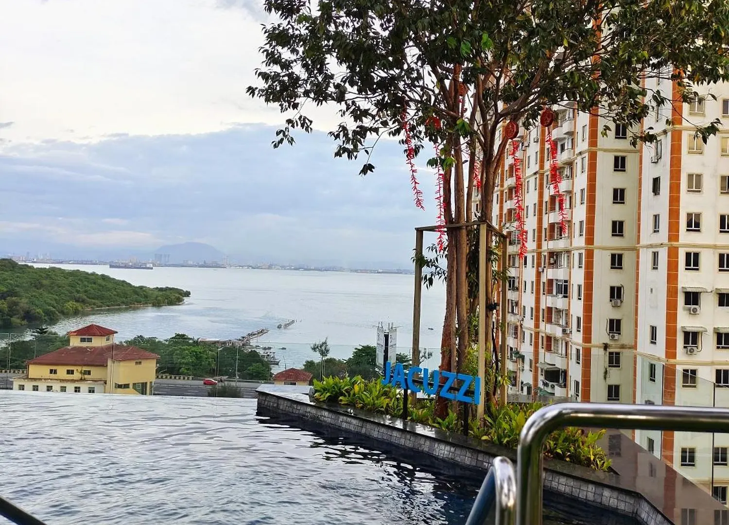 Luxury Comfort Suite 3Br Jelutong 0*,  Malaysia